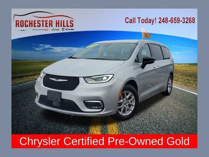 Used 2024 Chrysler Pacifica Touring-L