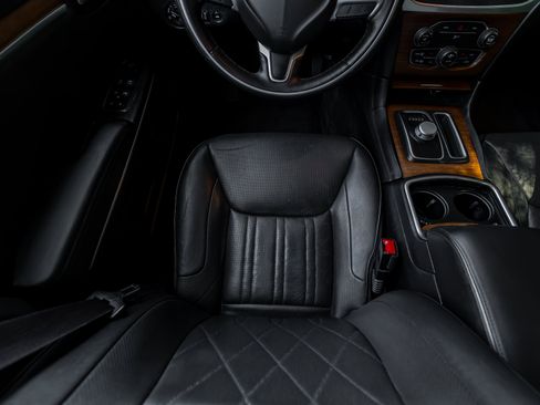 Used 2016 Chrysler 300 C Platinum RWD image 55