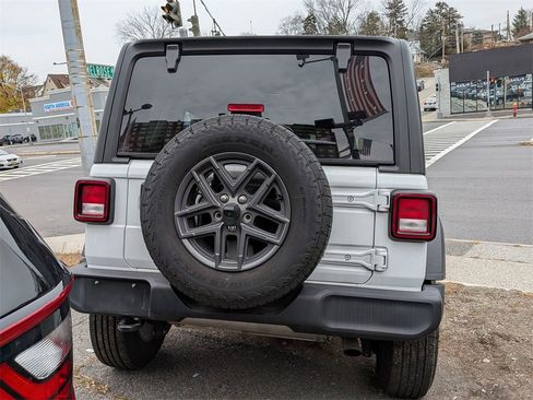Used 2024 Jeep Wrangler Sport S image 7