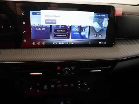 New 2026 Nissan Kicks SR w/ SR Premium Package FWD image 17