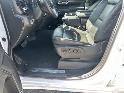 Used 2025 GMC Sierra 1500 SLT RWD image 9