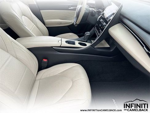 Used 2019 Toyota Avalon Limited image 12