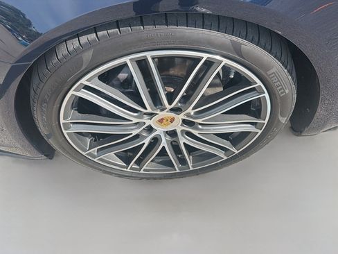 Used 2020 Porsche Panamera RWD image 36