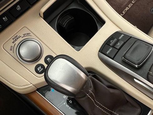 Used 2016 Lexus ES 300h w/ Luxury Package w/Wood Trim FWD image 24