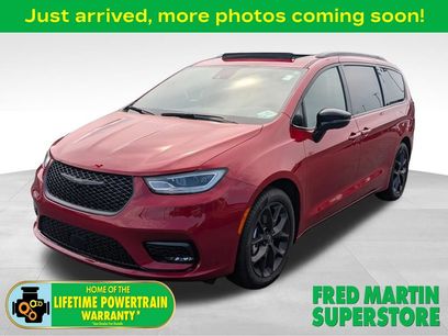 Used 2026 Chrysler Pacifica Limited w/ S Appearance Package