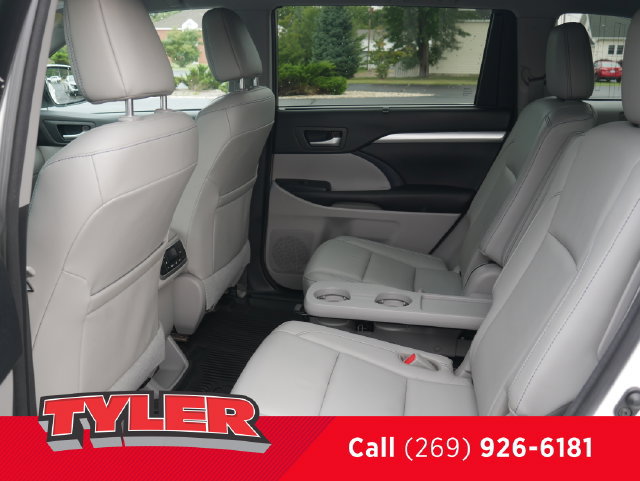 Used 2017 Toyota Highlander XLE AWD/4WD image 40