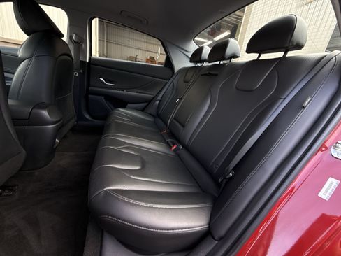 Certified 2025 Hyundai Elantra Limited FWD image 25