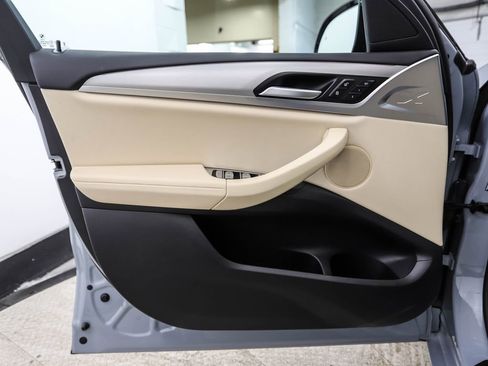 Certified 2025 BMW X4 xDrive30i image 9