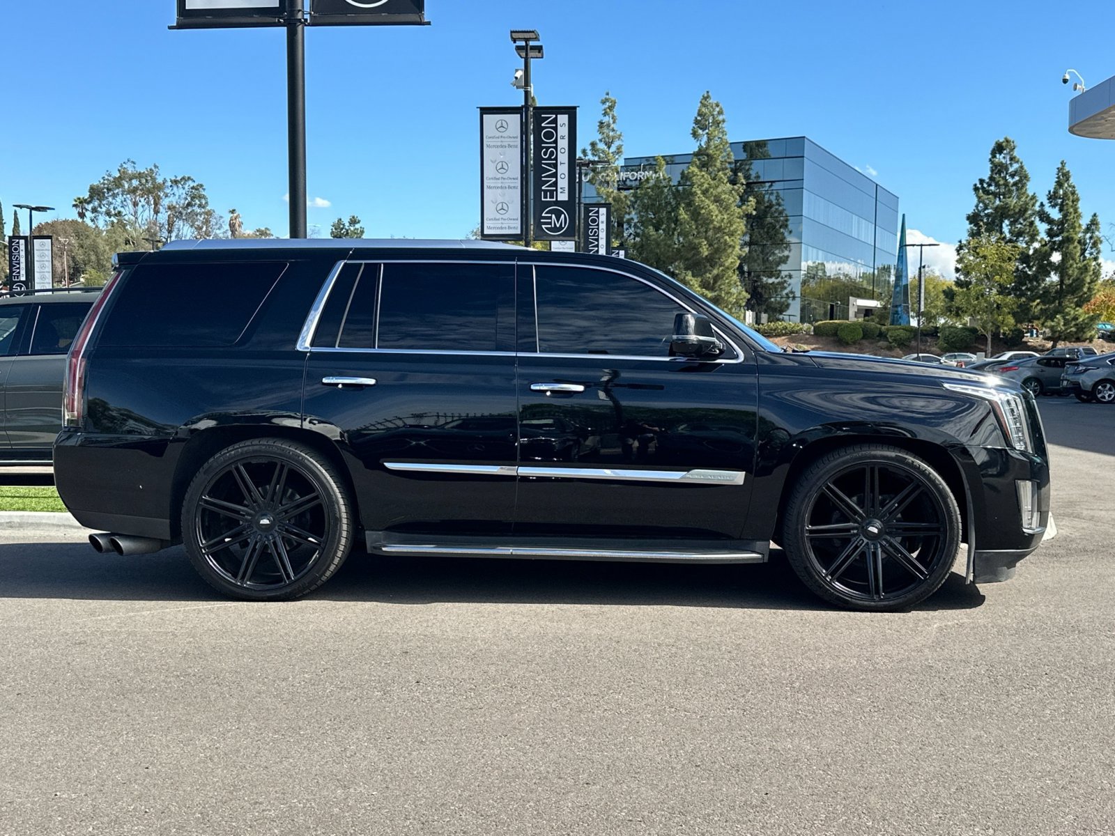 Used 2016 Cadillac Escalade 2WD image 2