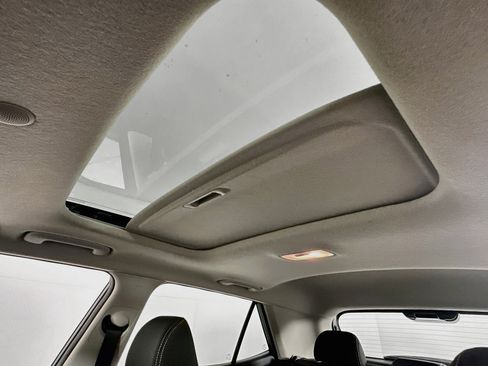 Used 2023 Hyundai Venue SEL FWD image 20