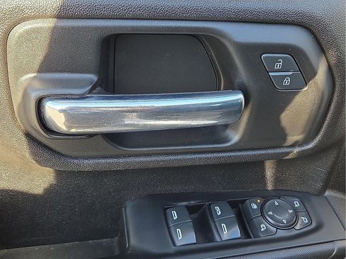 Used 2022 Chevrolet Silverado 2500 Custom w/ Custom Value Package image 13