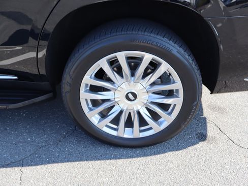 Used 2024 Cadillac Escalade Premium Luxury AWD/4WD image 44