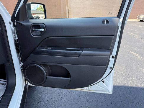 Used 2016 Jeep Patriot High Altitude image 22