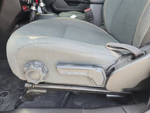 Used 2024 Jeep Wrangler Unlimited AWD/4WD image 15