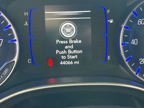 Used 2019 Chrysler Pacifica Touring-L FWD image 10