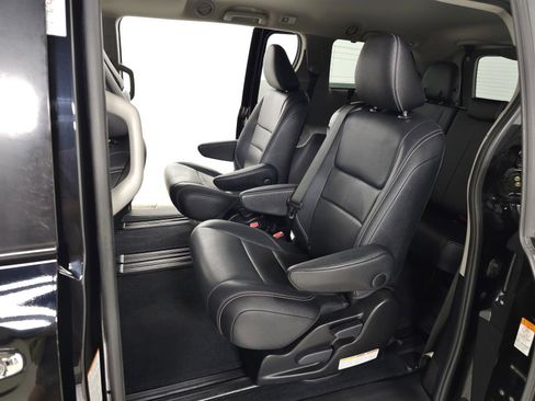 Used 2015 Toyota Sienna SE FWD image 28
