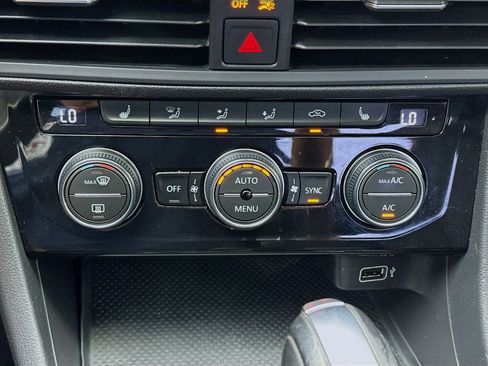 Used 2019 Volkswagen Jetta SEL FWD image 12