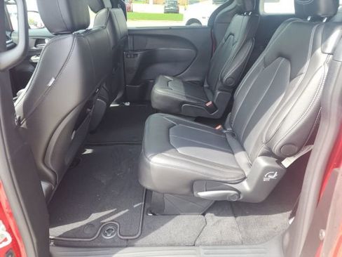 New 2026 Chrysler Pacifica Select image 17