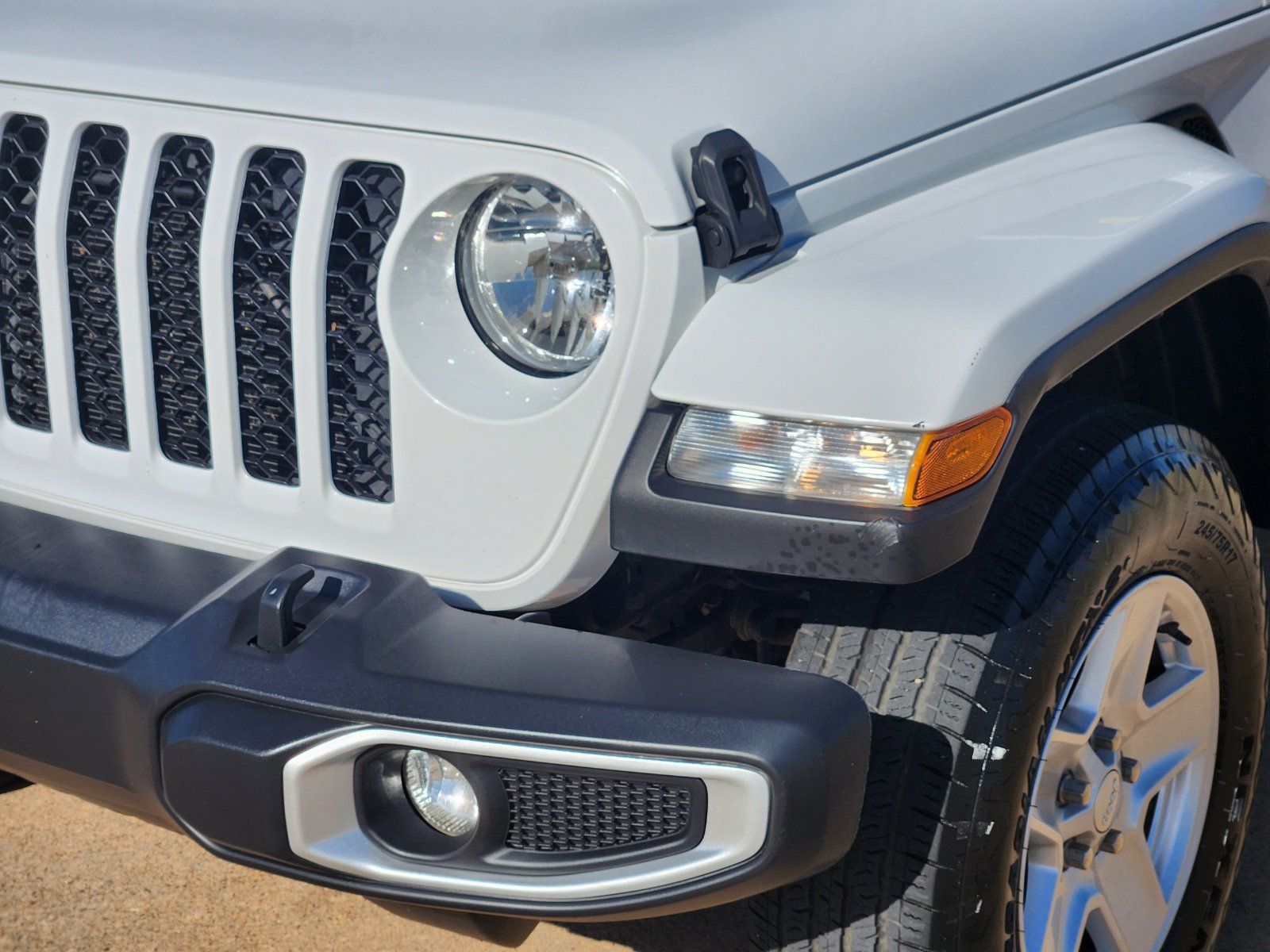 Used 2022 Jeep Gladiator Sport AWD/4WD image 9