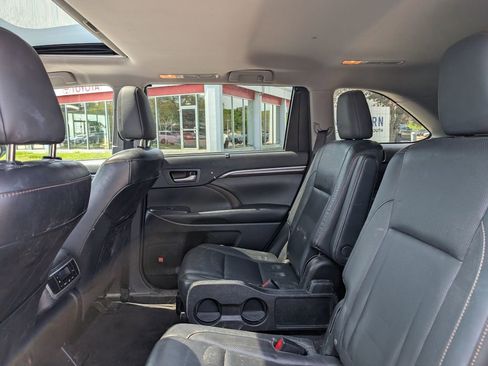 Used 2016 Toyota Highlander Limited AWD/4WD image 18