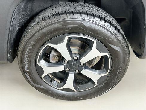 Used 2019 Jeep Renegade Trailhawk w/ UConnect 8.4 Nav Group AWD/4WD image 11