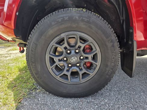 Used 2021 Toyota Tacoma SR5 AWD/4WD image 25
