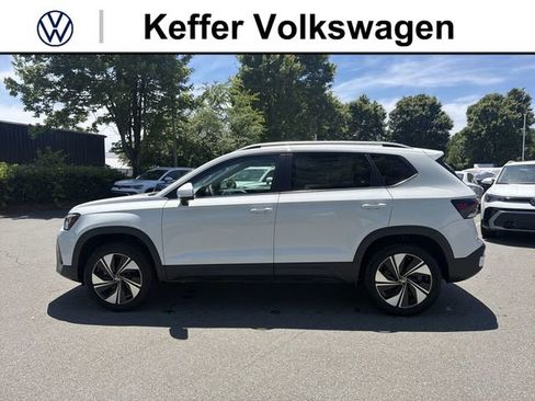 New 2026 Volkswagen Taos SE AWD/4WD image 2
