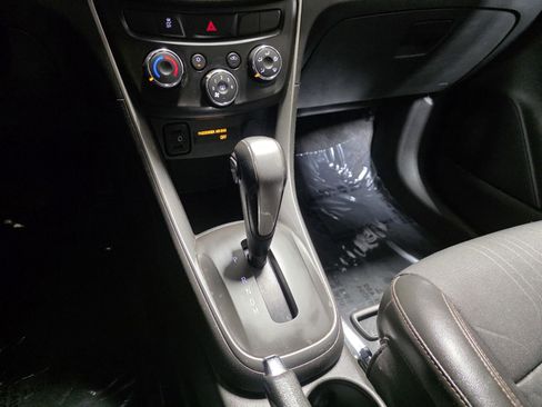 Used 2019 Chevrolet Trax LT w/ LT Convenience Package image 27