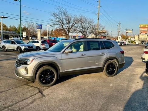 New 2026 Volkswagen Atlas SE image 3