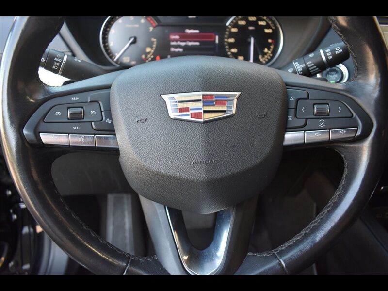 Used 2023 Cadillac XT4 Premium Luxury FWD image 13