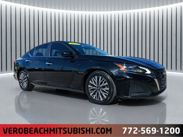 Used 2023 Nissan Altima 2.5 SV w/ SV Premium Package FWD image 1