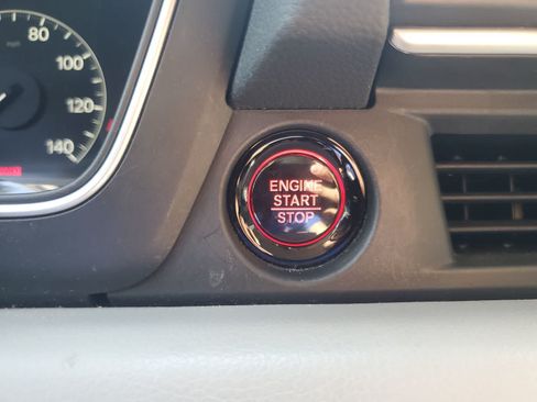 Used 2024 Honda Pilot Touring image 19