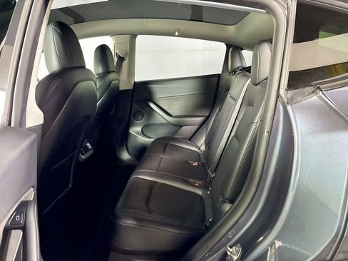 Used 2022 Tesla Model Y Performance image 21
