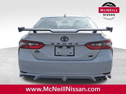 Used 2022 Toyota Camry SE w/ Convenience Package image 5