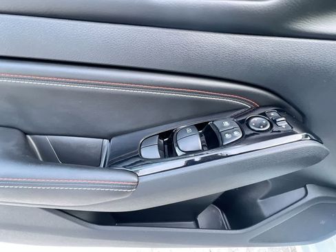 Used 2023 Nissan Altima 2.5 SR w/ SR Premium Package image 13