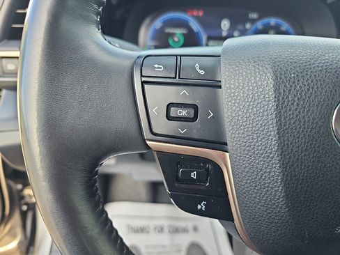 Used 2023 Toyota Crown Limited image 18