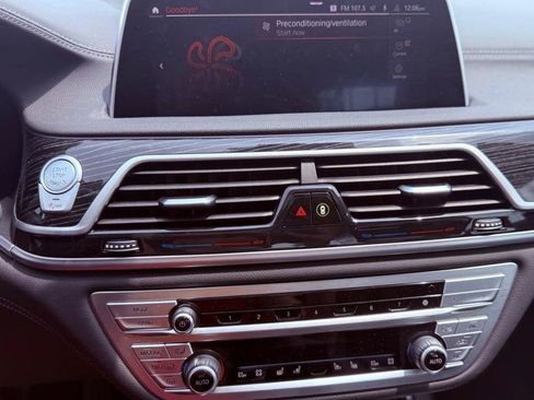 Used 2022 BMW 740i RWD image 13