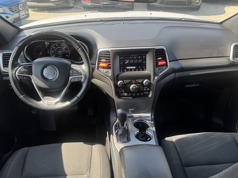 Used 2018 Jeep Grand Cherokee Laredo AWD/4WD image 23
