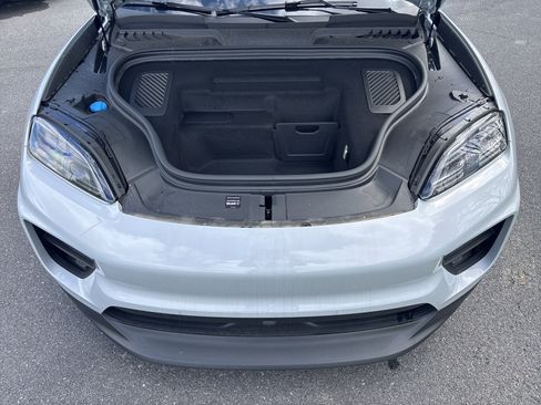 New 2025 Porsche Macan 4S Electric AWD/4WD image 28