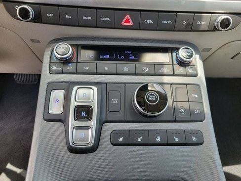 Used 2024 Hyundai Palisade Limited FWD image 32