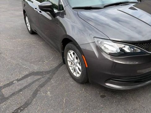 Used 2020 Chrysler Voyager LX FWD image 6