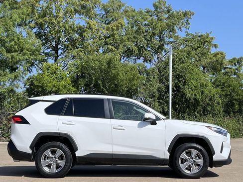 Used 2025 Toyota RAV4 XLE FWD image 3
