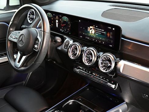 Certified 2022 Mercedes-Benz GLB 250 image 10