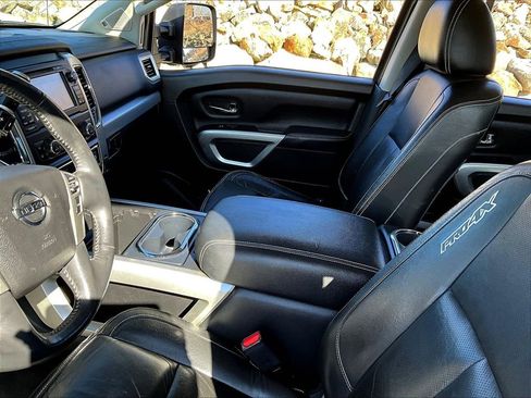Used 2016 Nissan Titan PRO-4X w/ Pro-4x Convenience Package image 14
