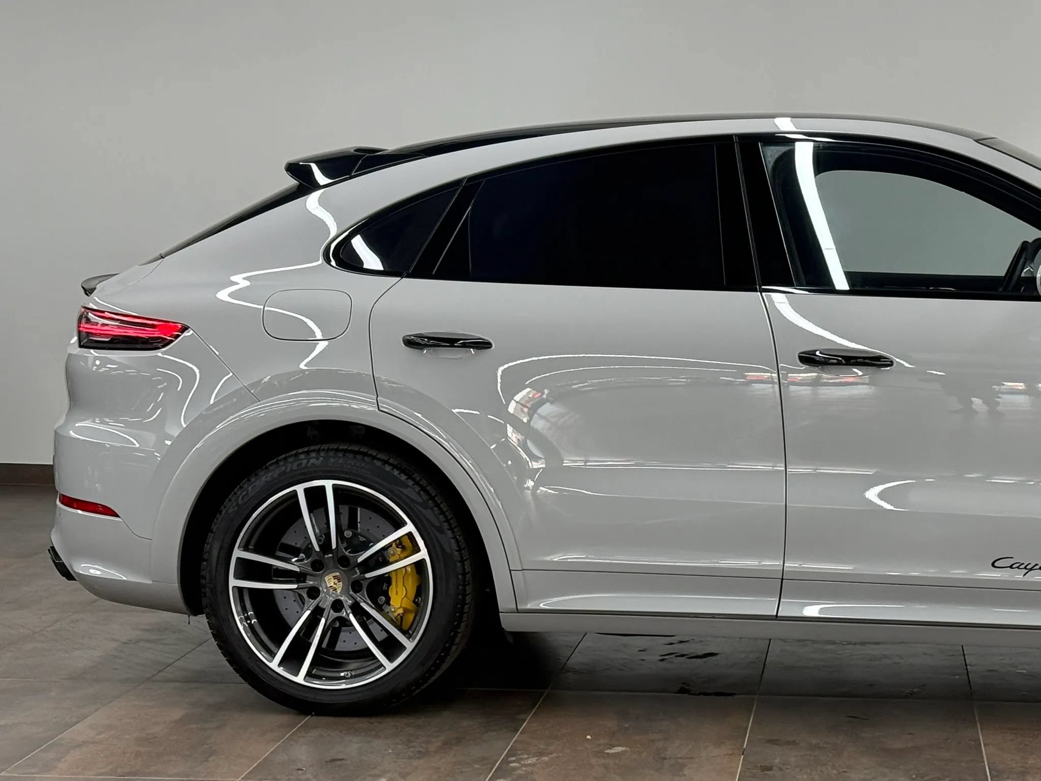 Used 2022 Porsche Cayenne Turbo S w/ Assistance Package AWD/4WD image 9