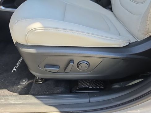 Used 2023 Hyundai Tucson Limited FWD image 16