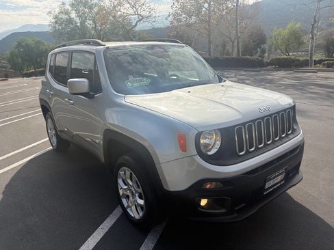 Used 2018 Jeep Renegade Latitude w/ UConnect 8.4 Nav Group image 4