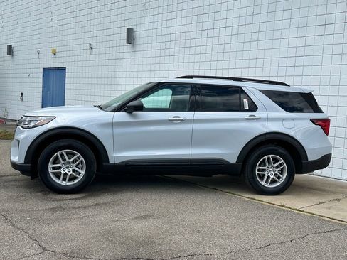 New 2026 Ford Explorer Active image 2