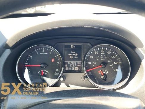 Used 2013 Nissan Rogue SV w/ Premium Pkg image 30