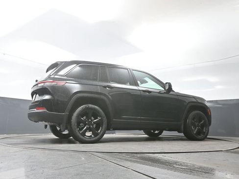 New 2026 Jeep Grand Cherokee Limited w/ Limited Altitude Package AWD/4WD image 37